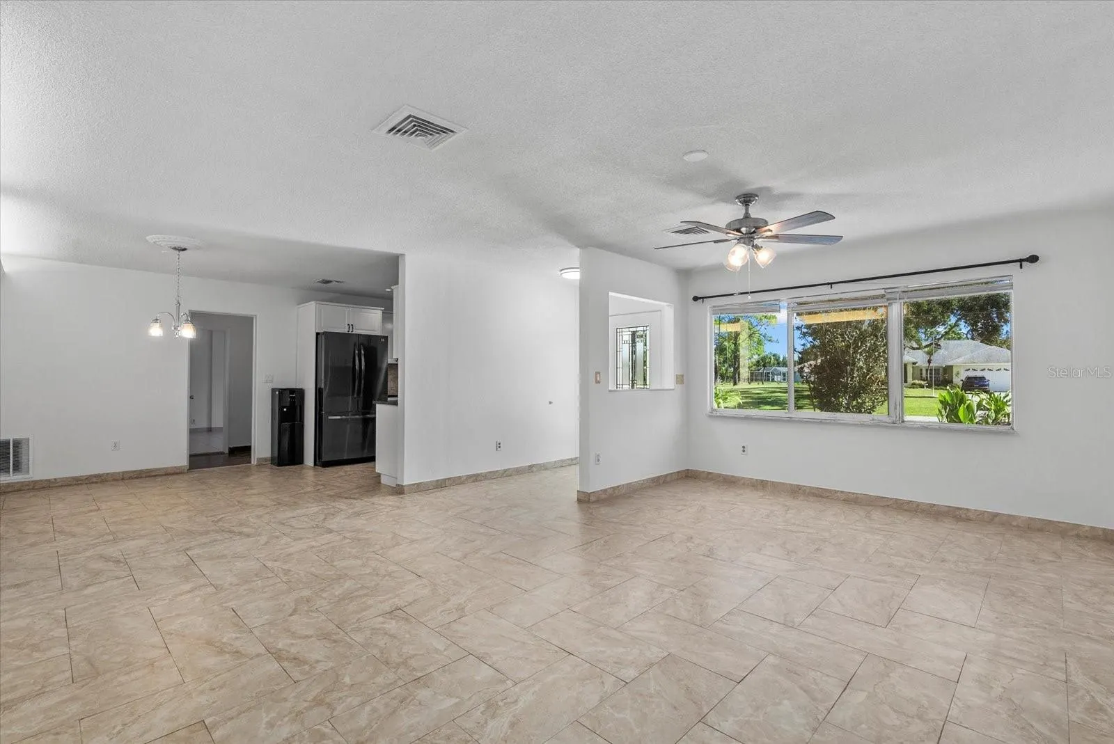 1400 MUSTANG ST