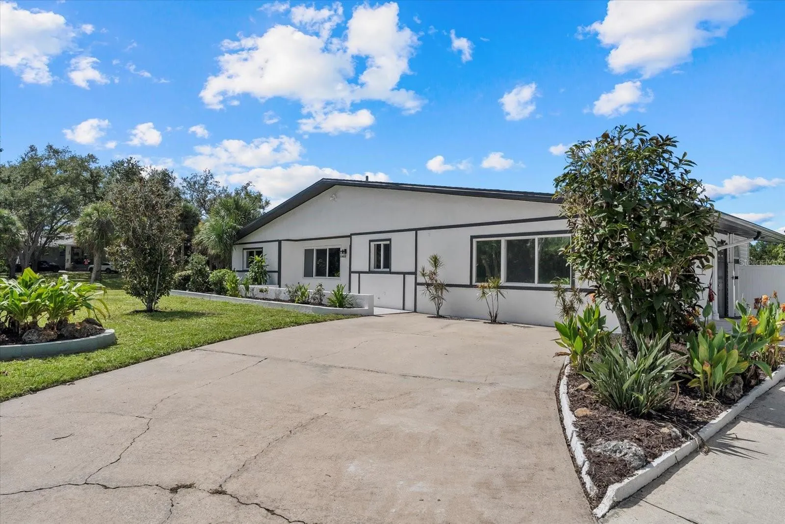1400 MUSTANG ST