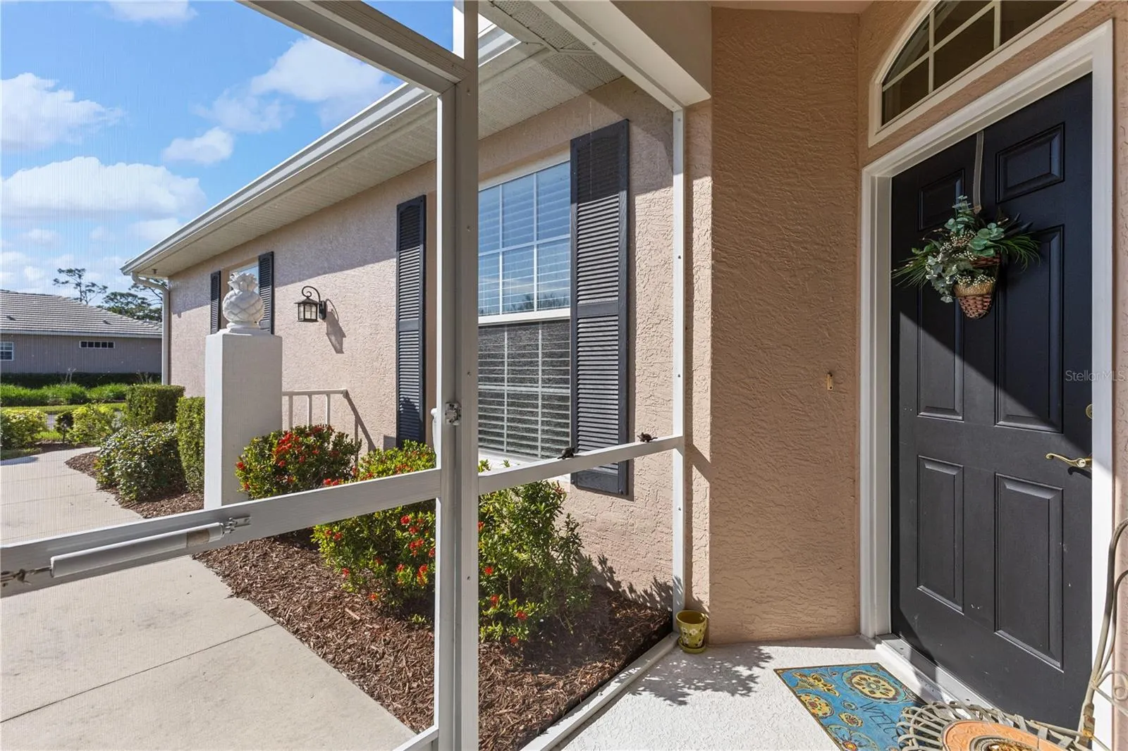 1537 MONARCH DR
