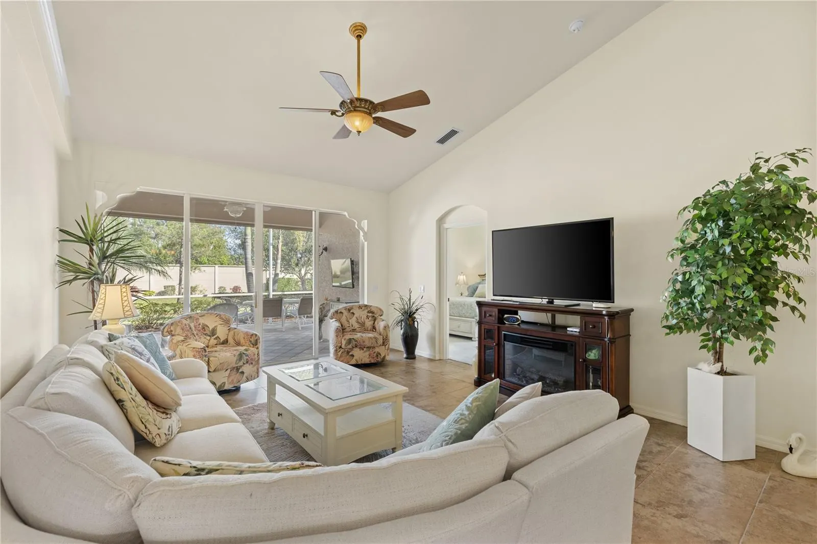1537 MONARCH DR