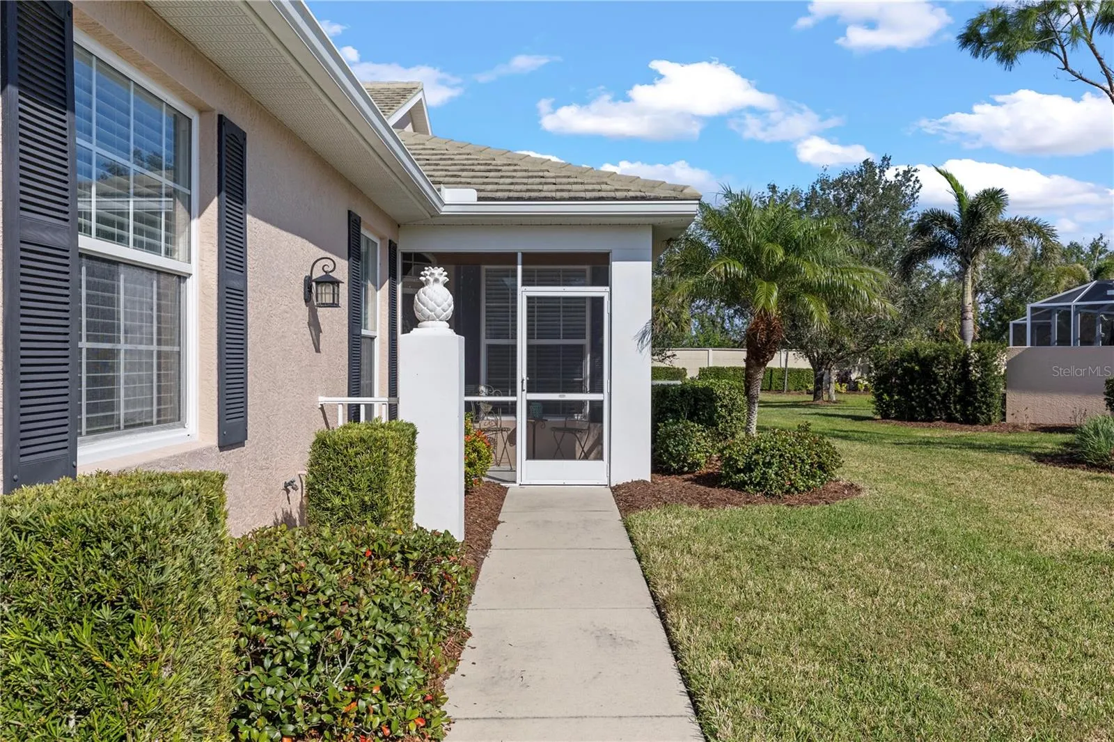 1537 MONARCH DR