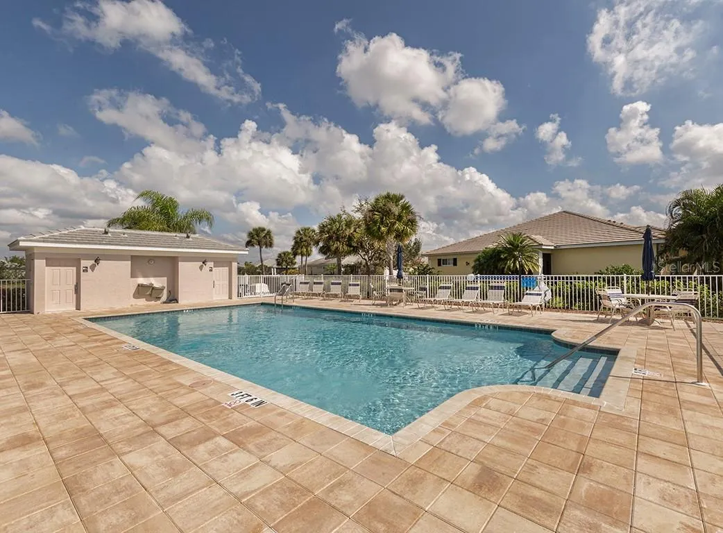 1537 MONARCH DR