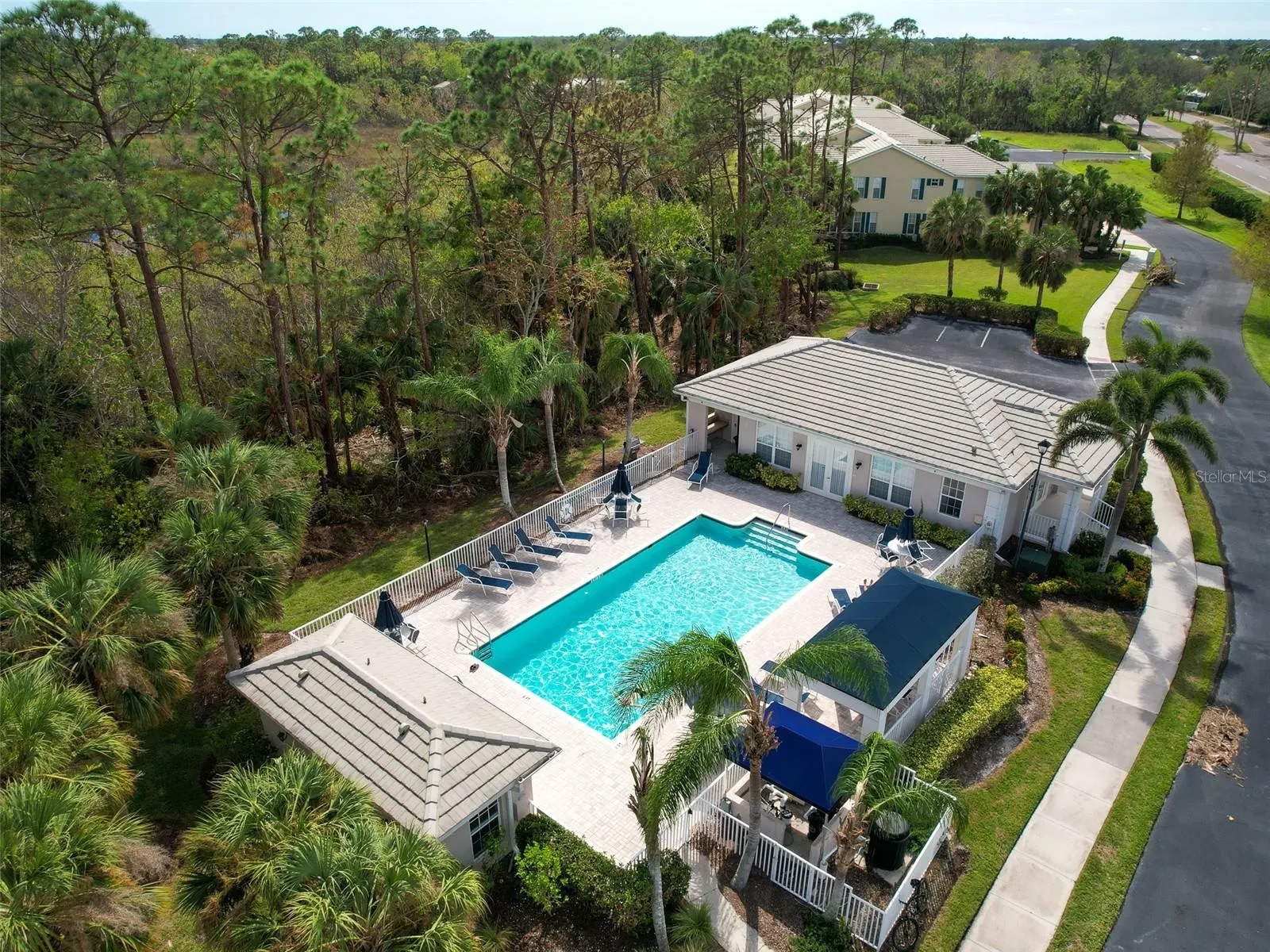 1537 MONARCH DR