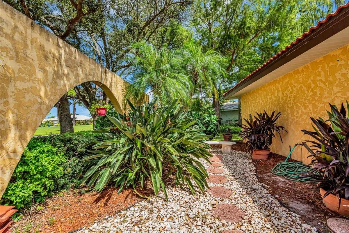 468 LAURENCIN DR