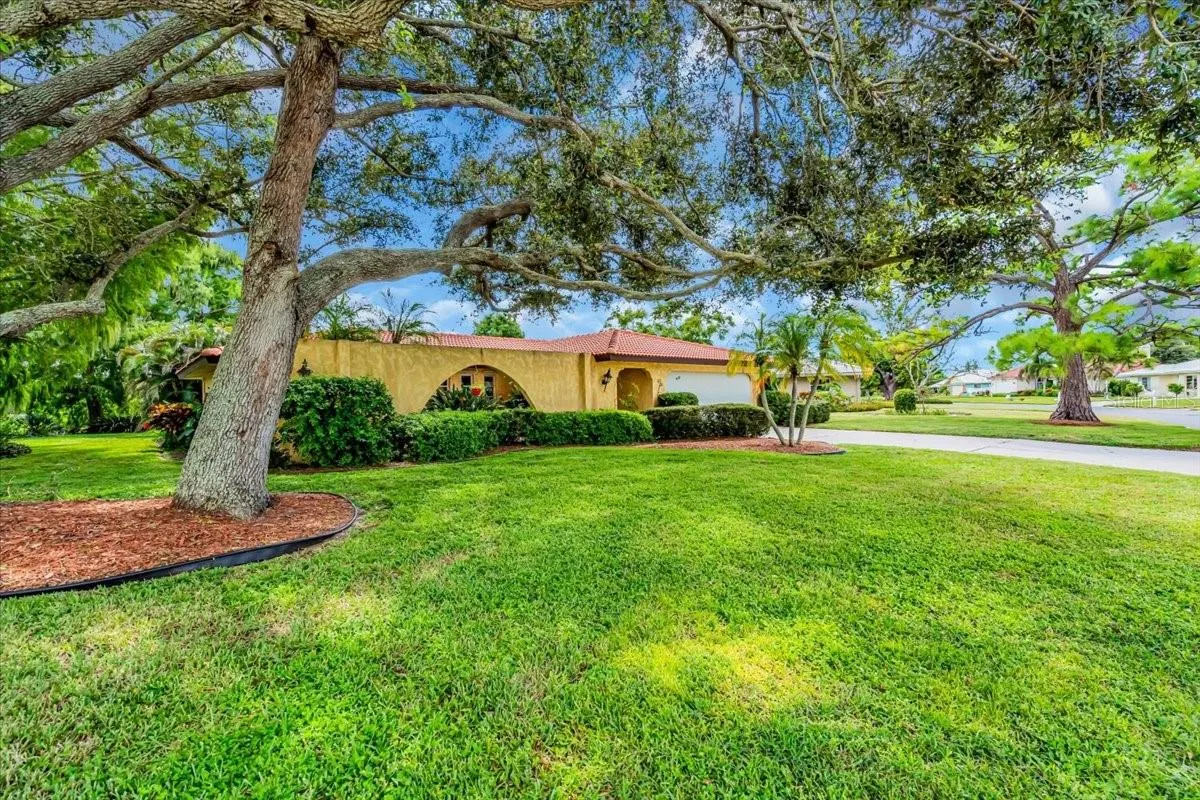 468 LAURENCIN DR