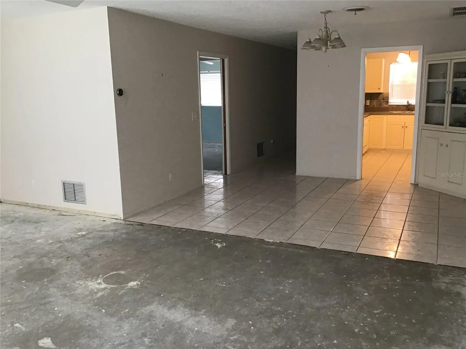 1225 S OXFORD DR