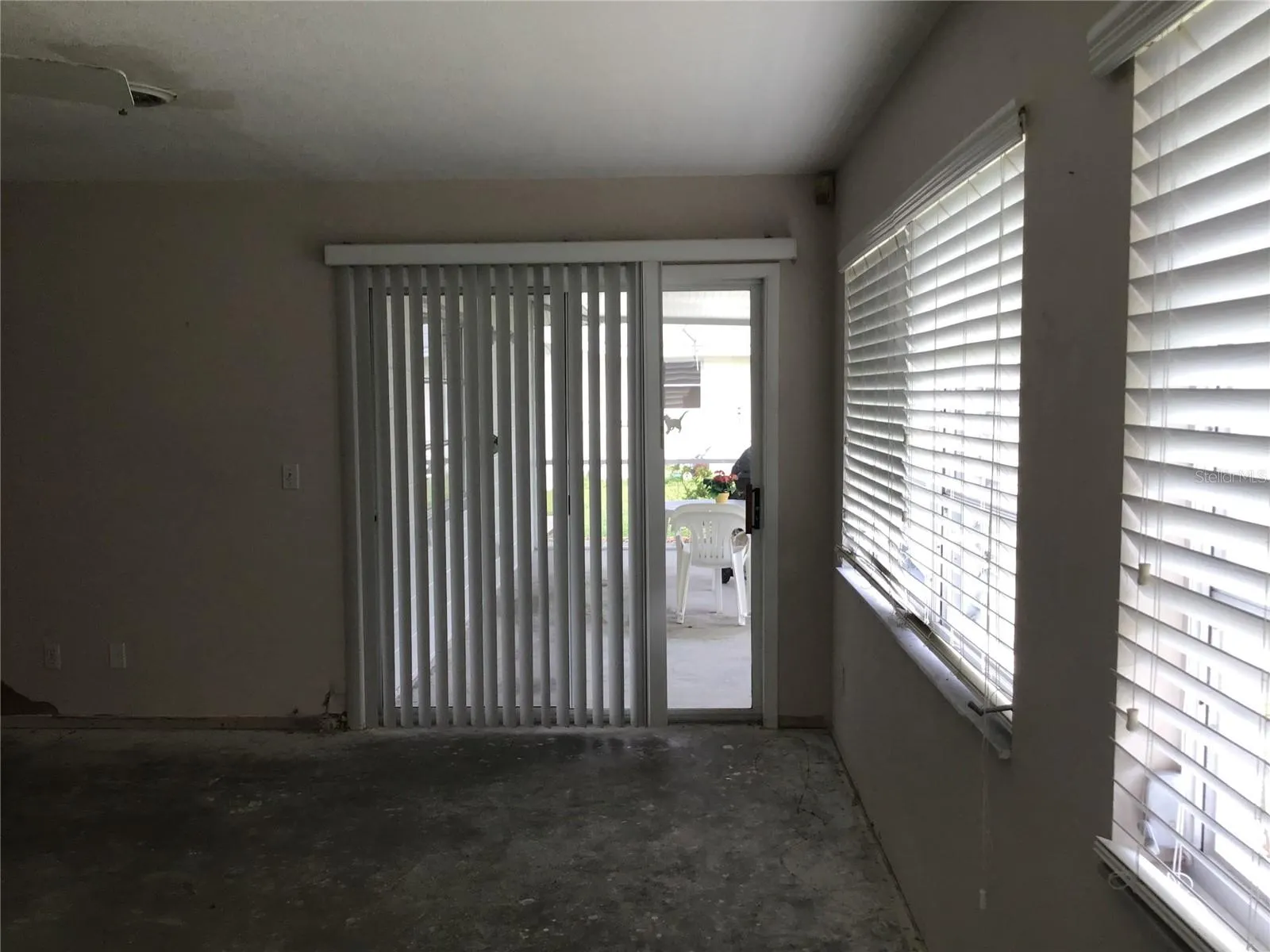 1225 S OXFORD DR