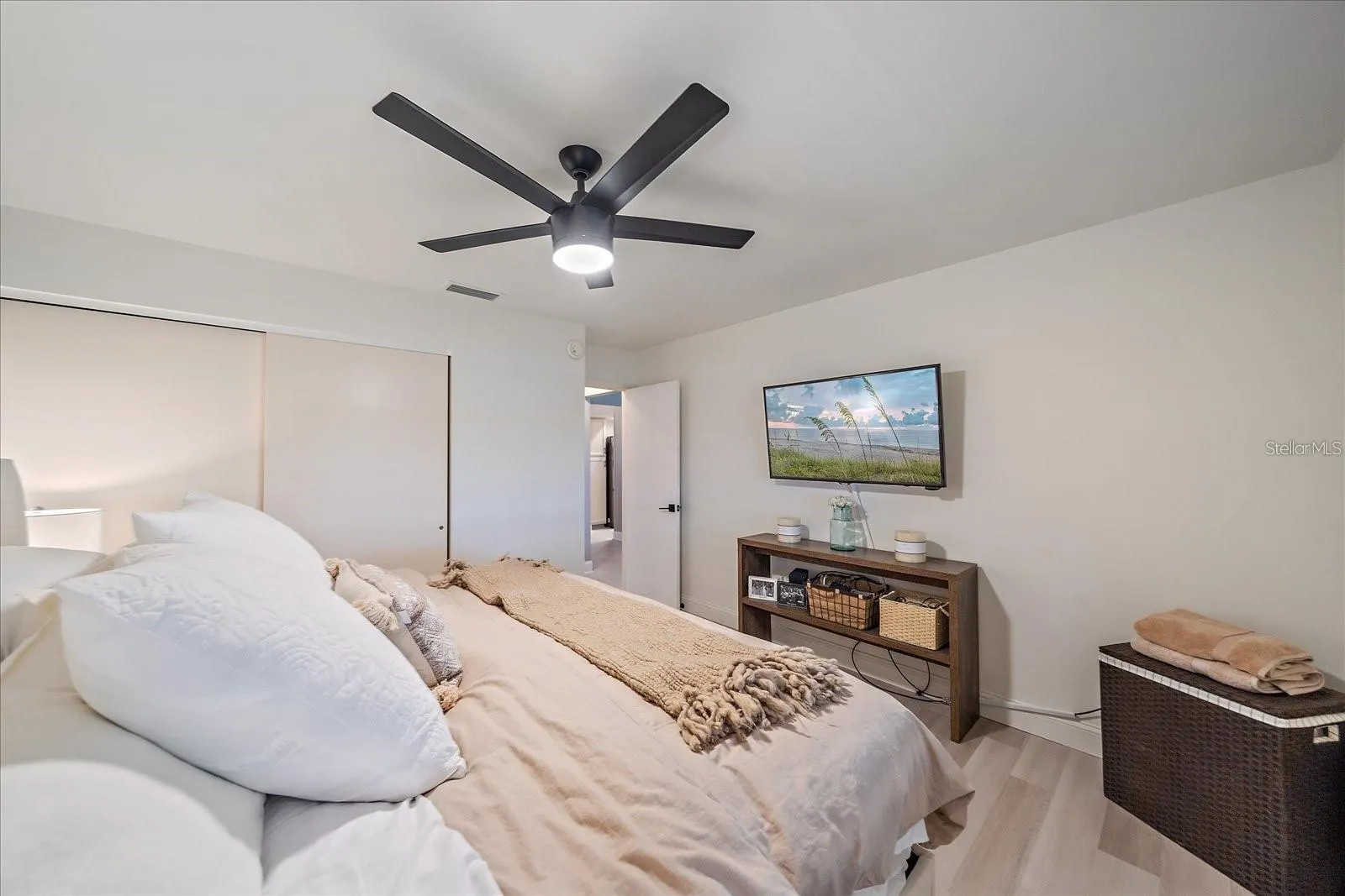 1211 CAPRI ISLES BLVD #6, #6