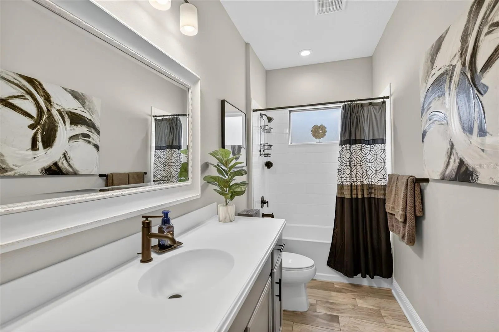 229 BRIENZA LOOP