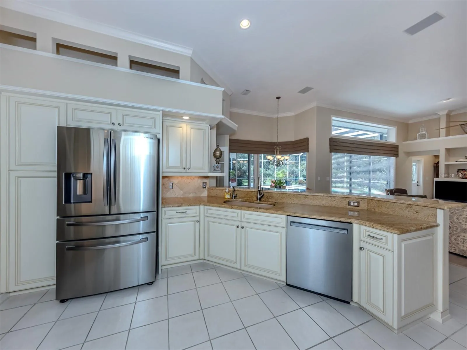 273 ROYAL OAK WAY