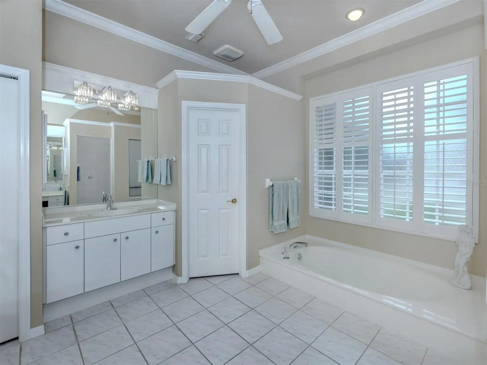 273 ROYAL OAK WAY
