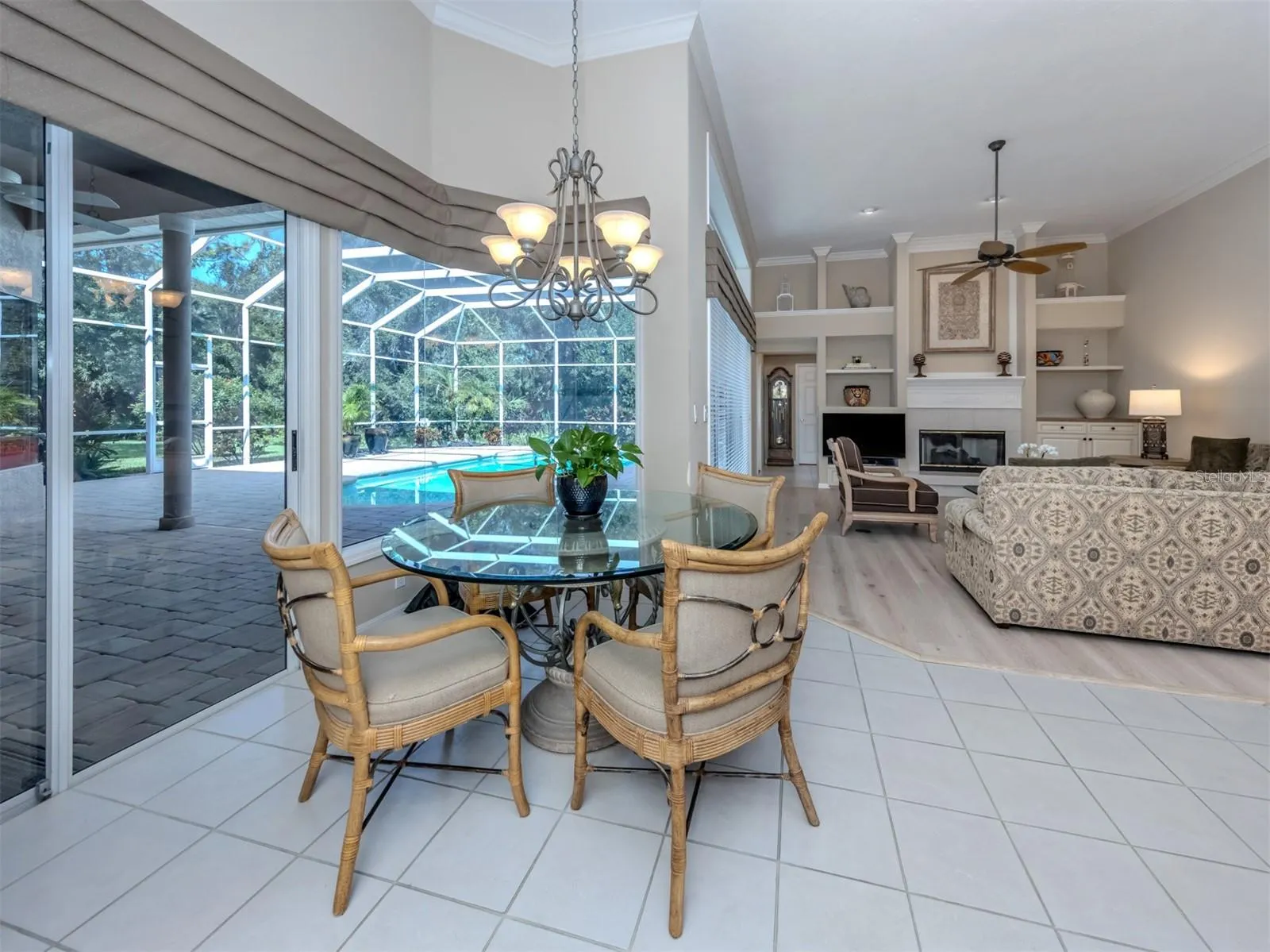 273 ROYAL OAK WAY
