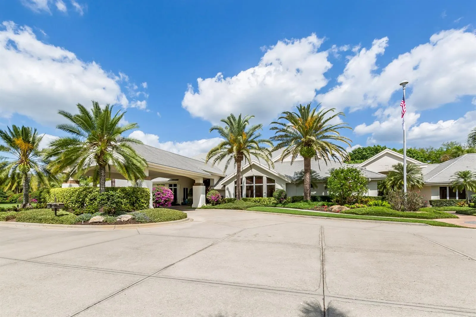 273 ROYAL OAK WAY