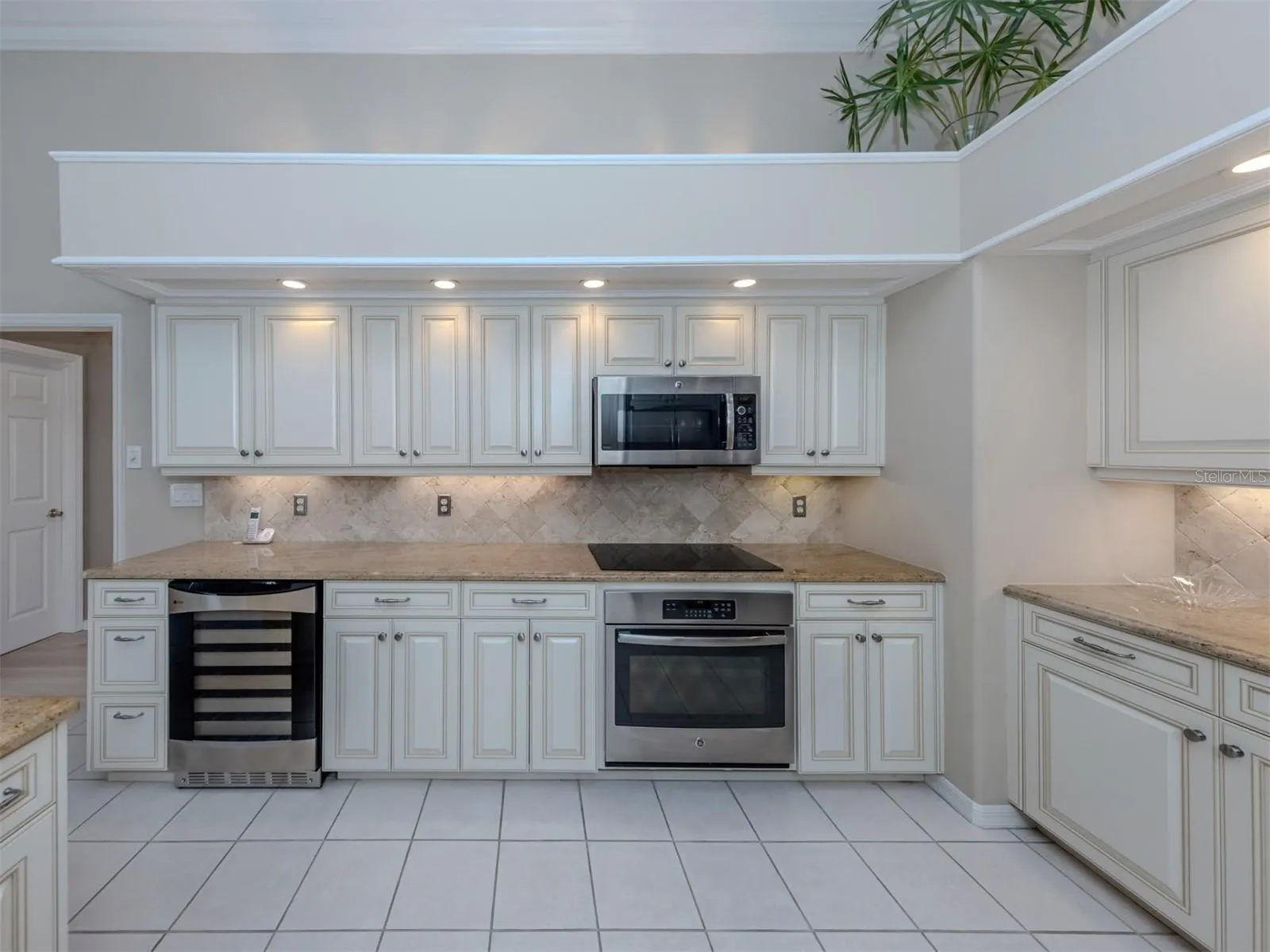273 ROYAL OAK WAY