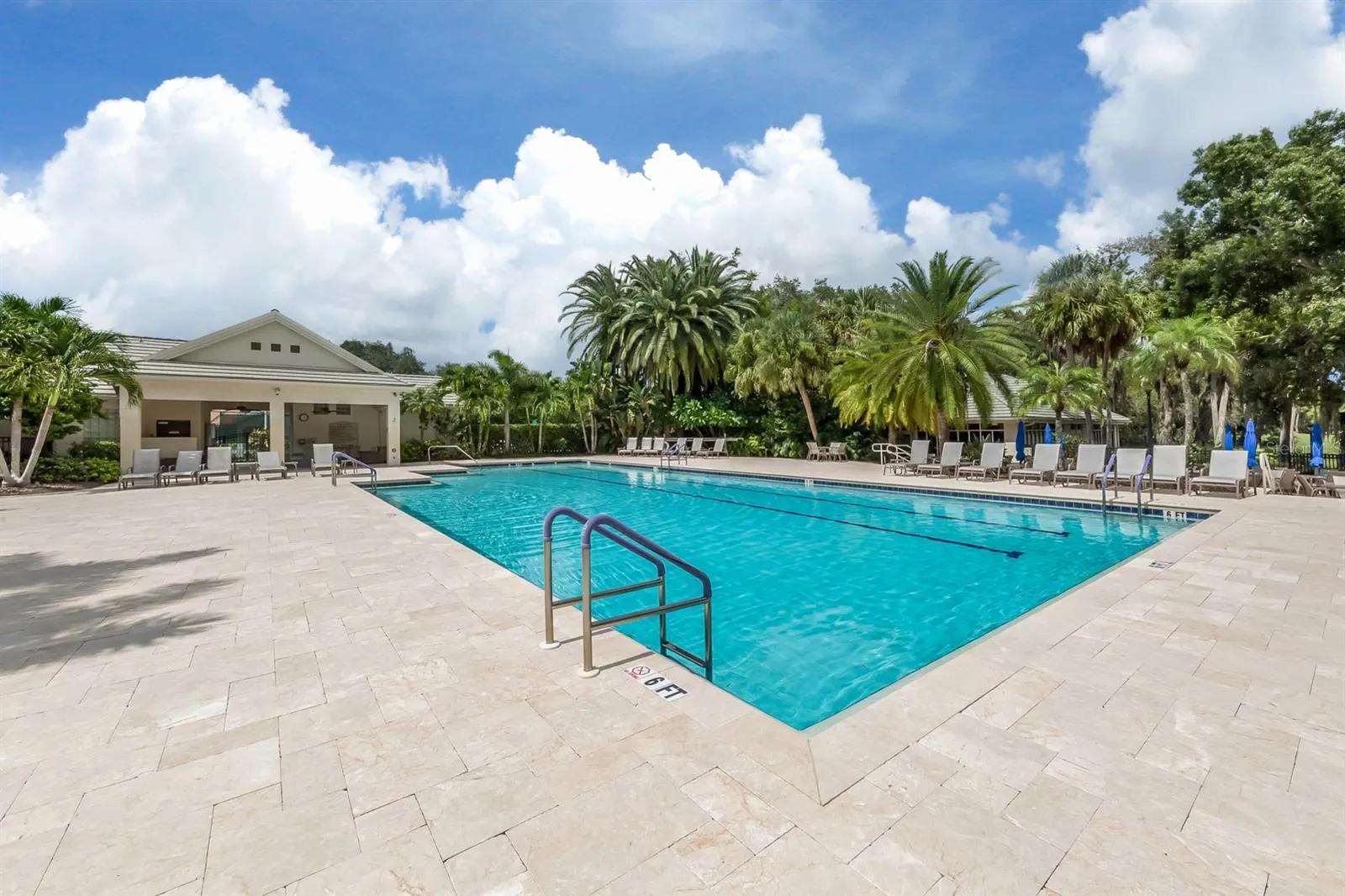 273 ROYAL OAK WAY