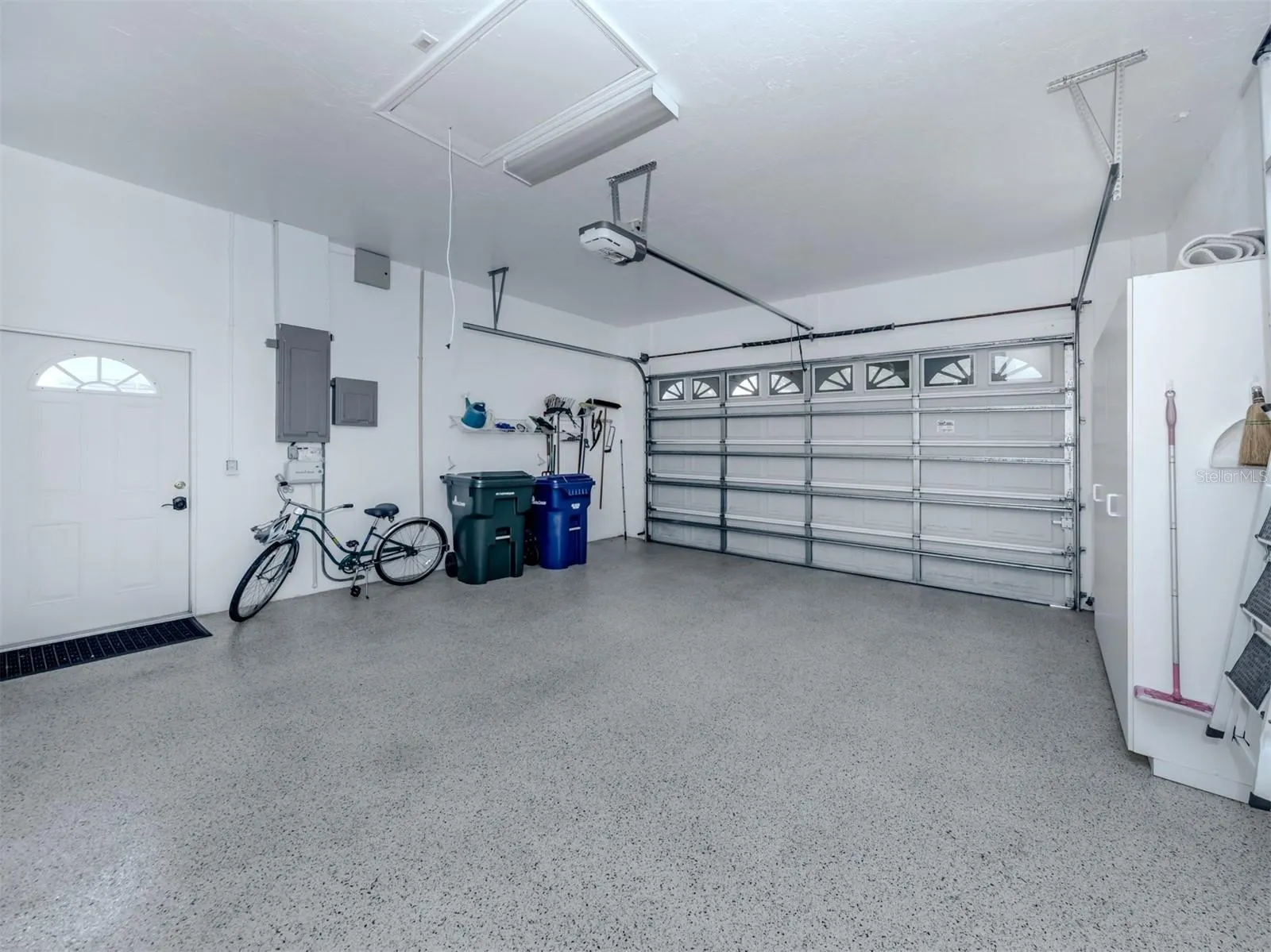 273 ROYAL OAK WAY