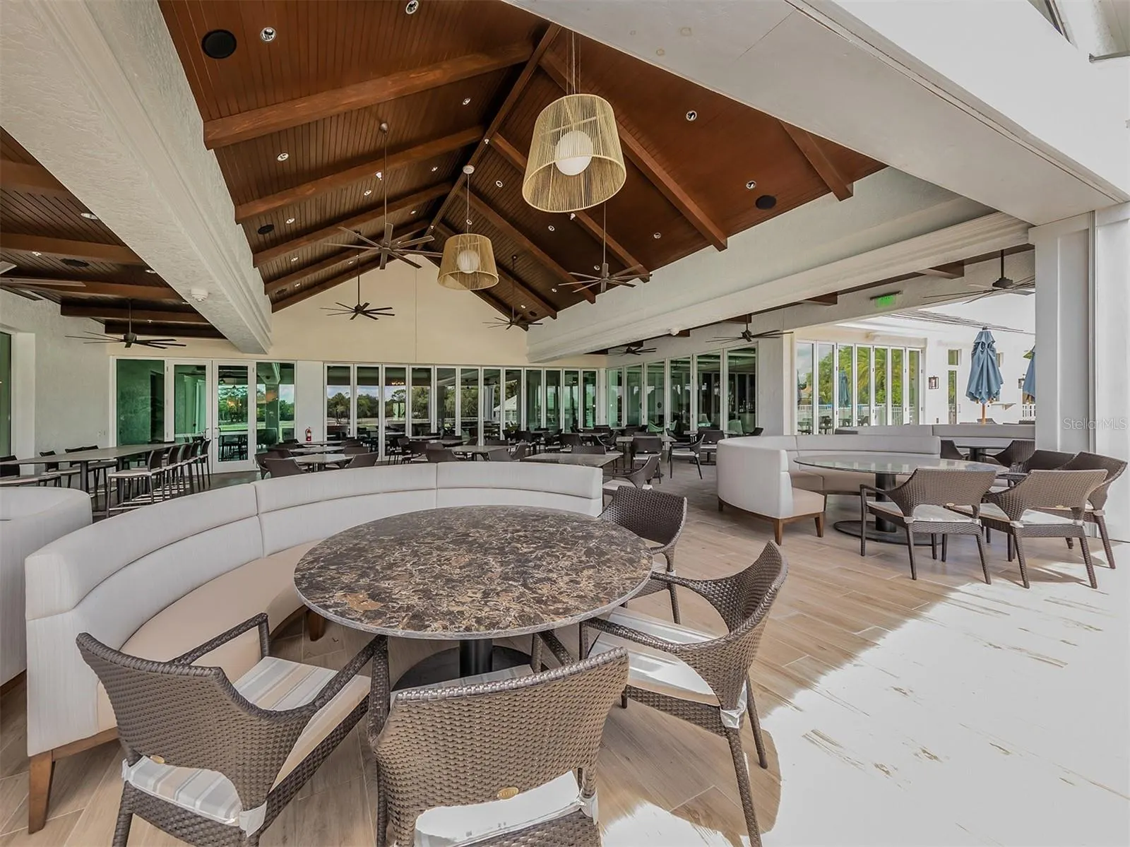 273 ROYAL OAK WAY
