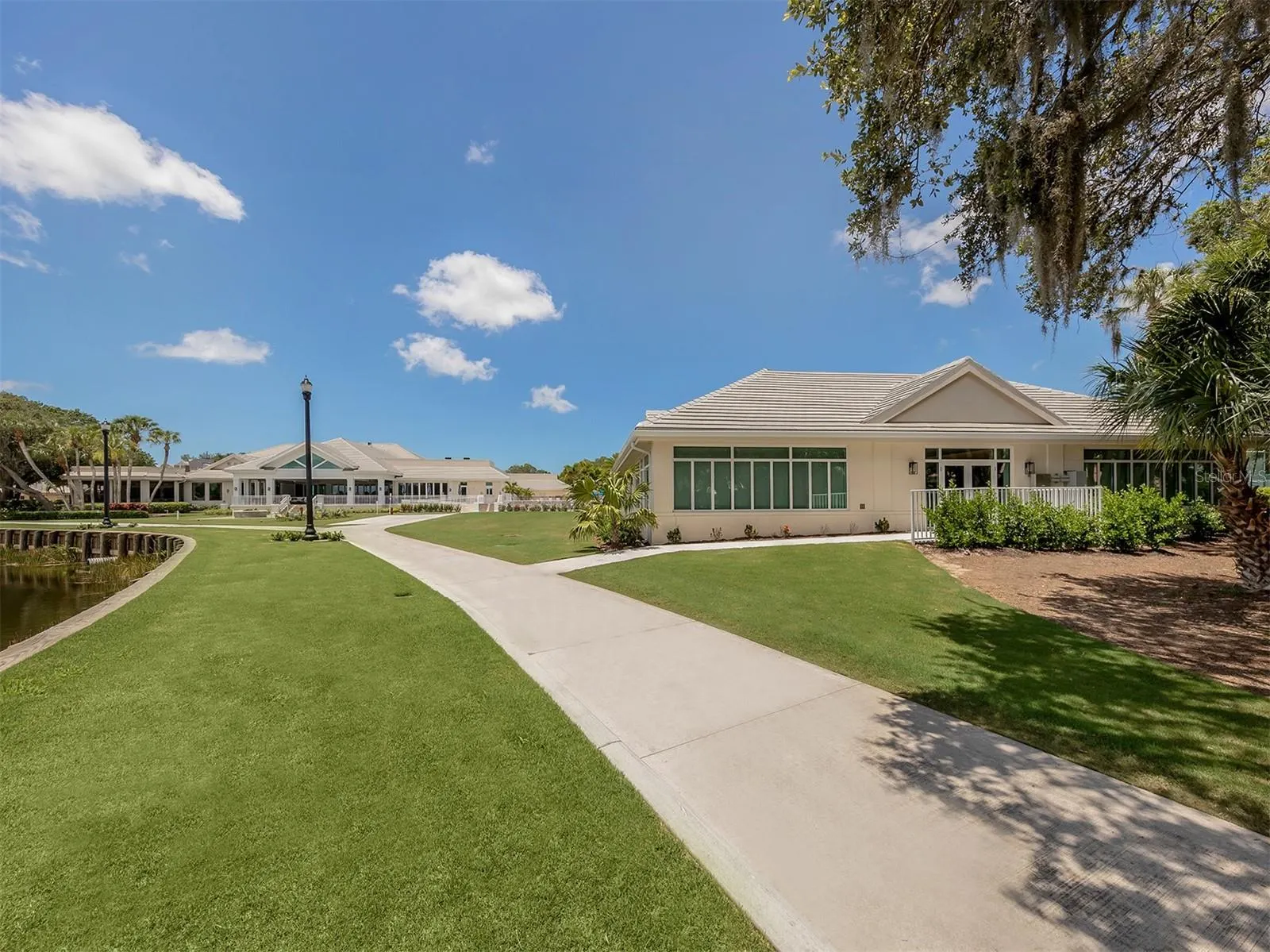 273 ROYAL OAK WAY