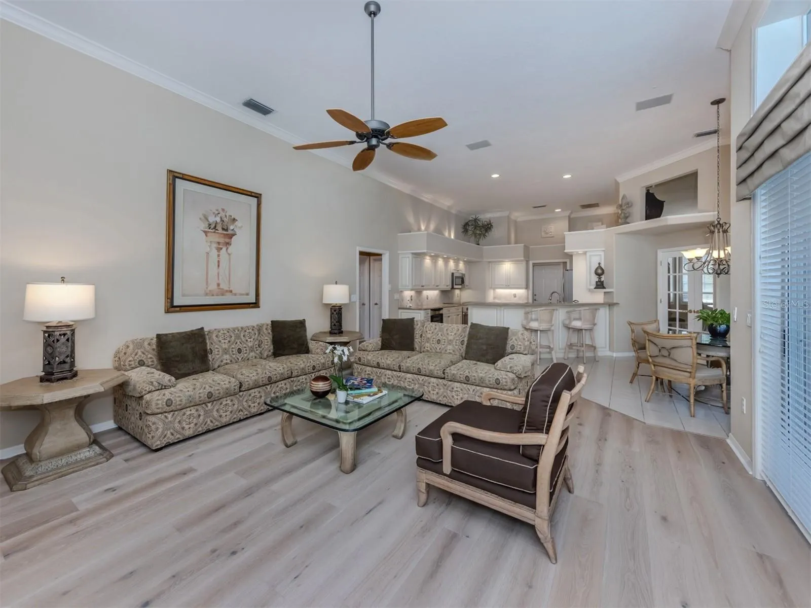 273 ROYAL OAK WAY