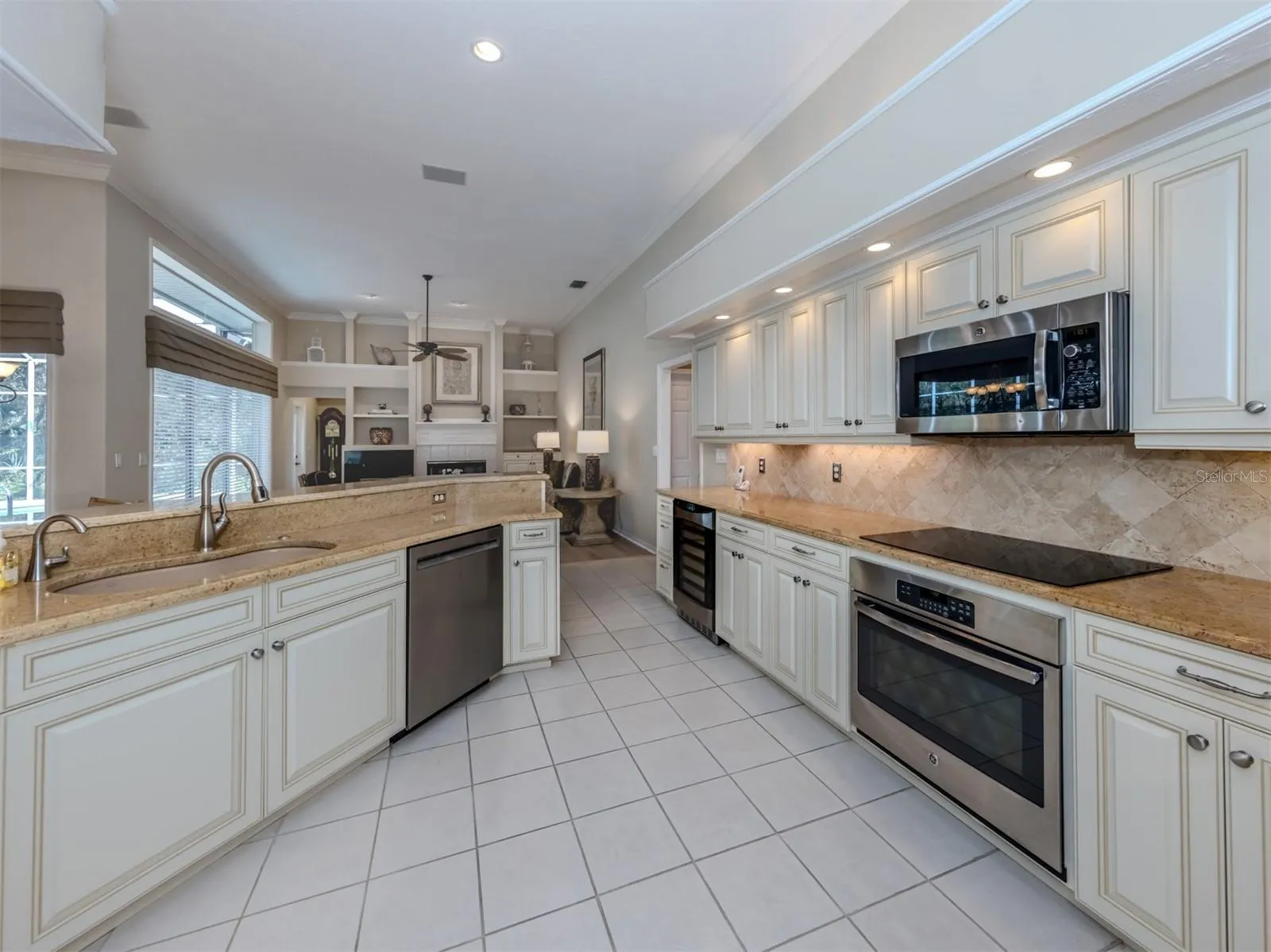 273 ROYAL OAK WAY