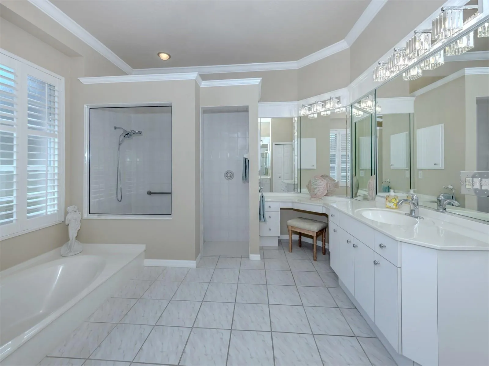 273 ROYAL OAK WAY
