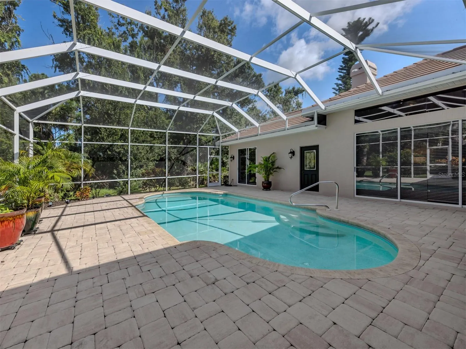 273 ROYAL OAK WAY