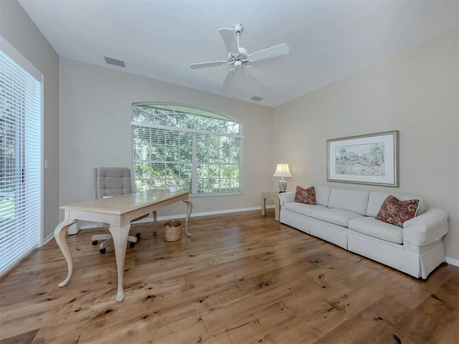 273 ROYAL OAK WAY