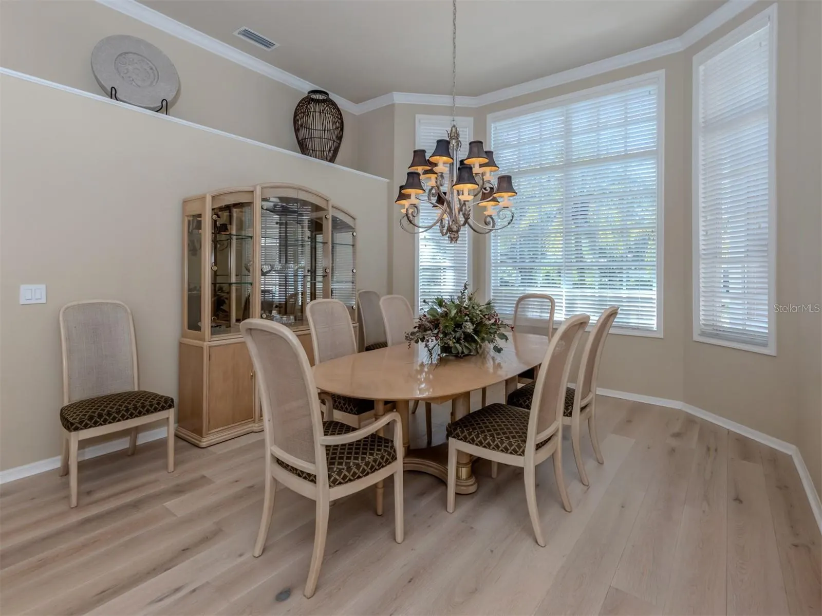 273 ROYAL OAK WAY