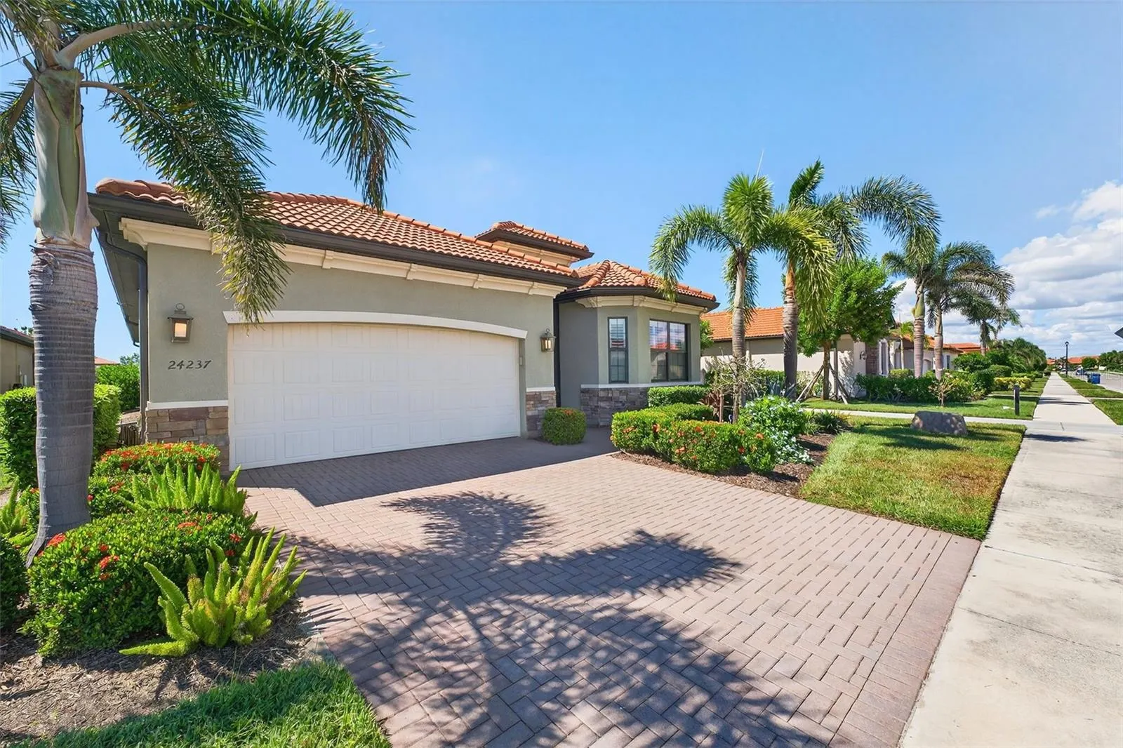 24237 GALLBERRY DR