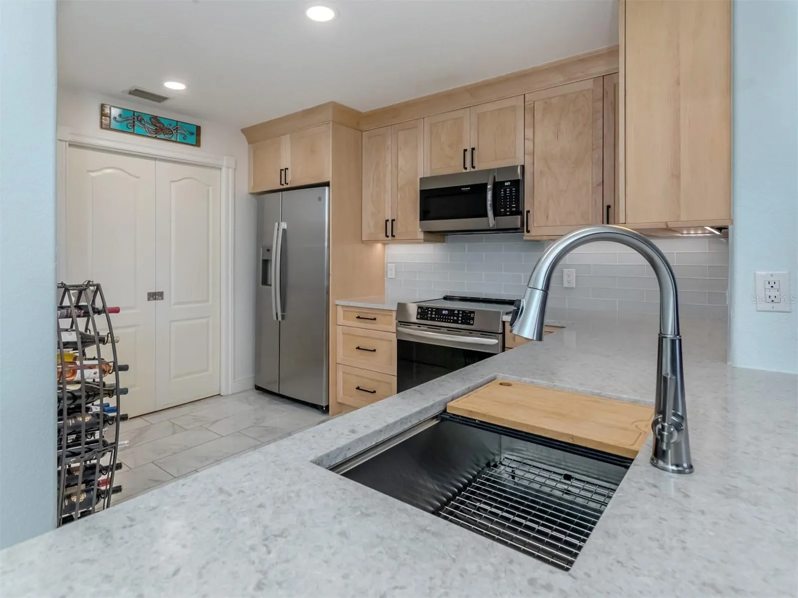 147 TAMPA AVE E #202, #202