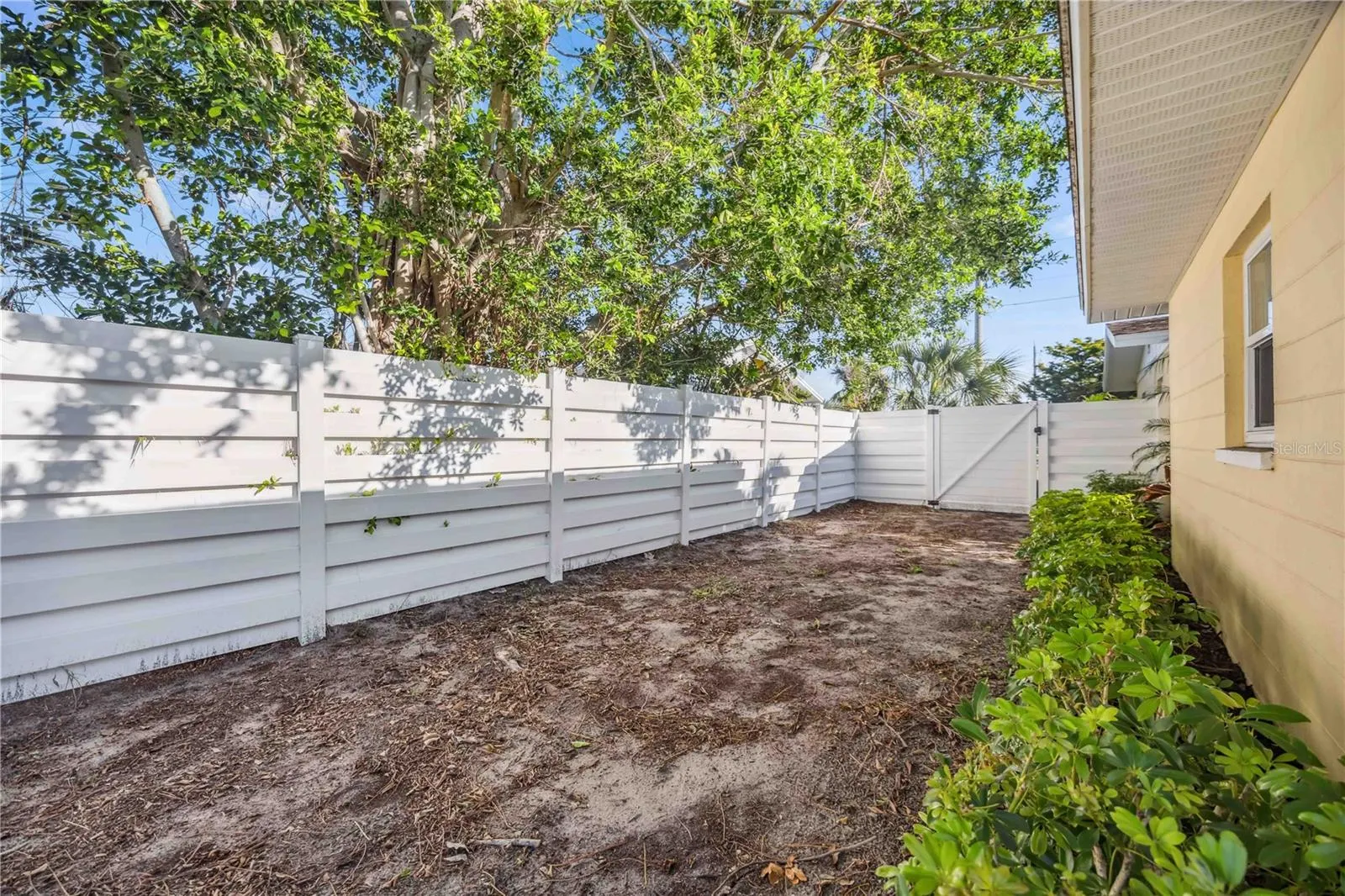 742 GOLF DR