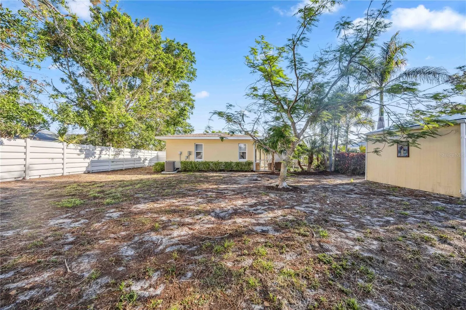 742 GOLF DR
