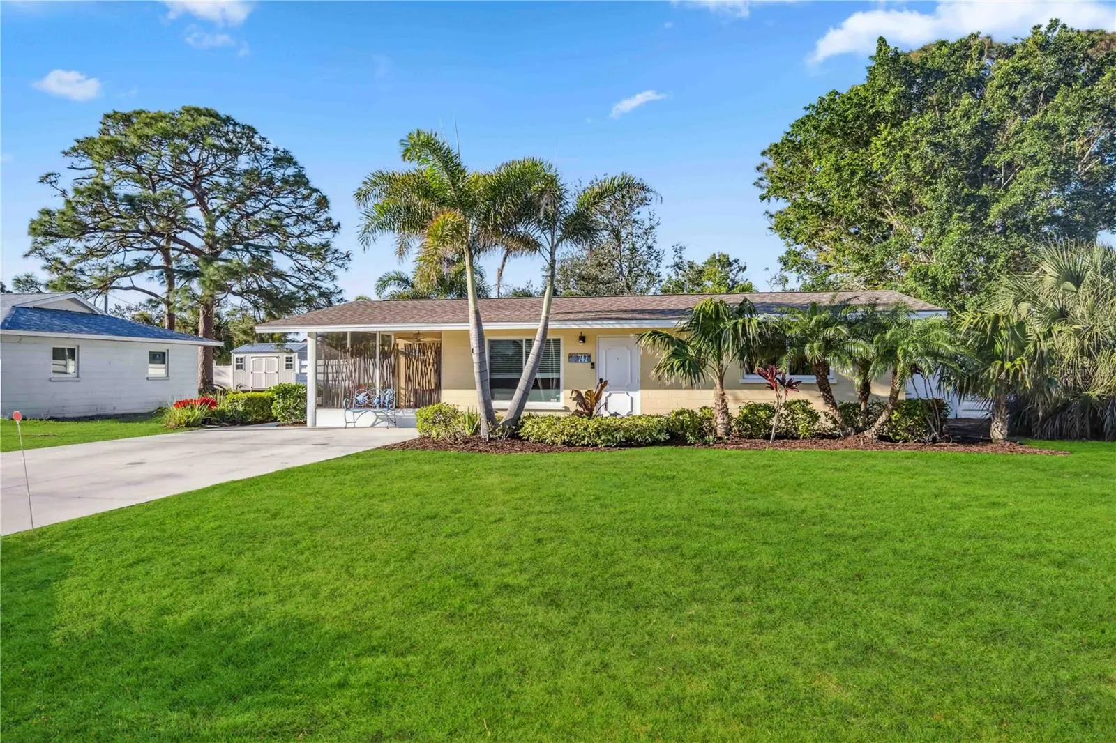 742 GOLF DR