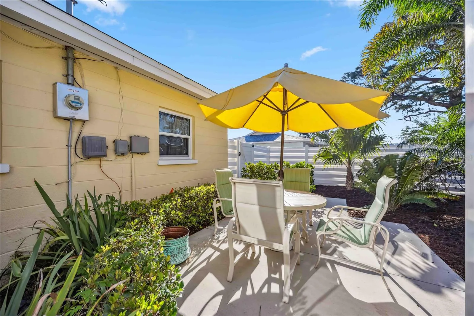 742 GOLF DR