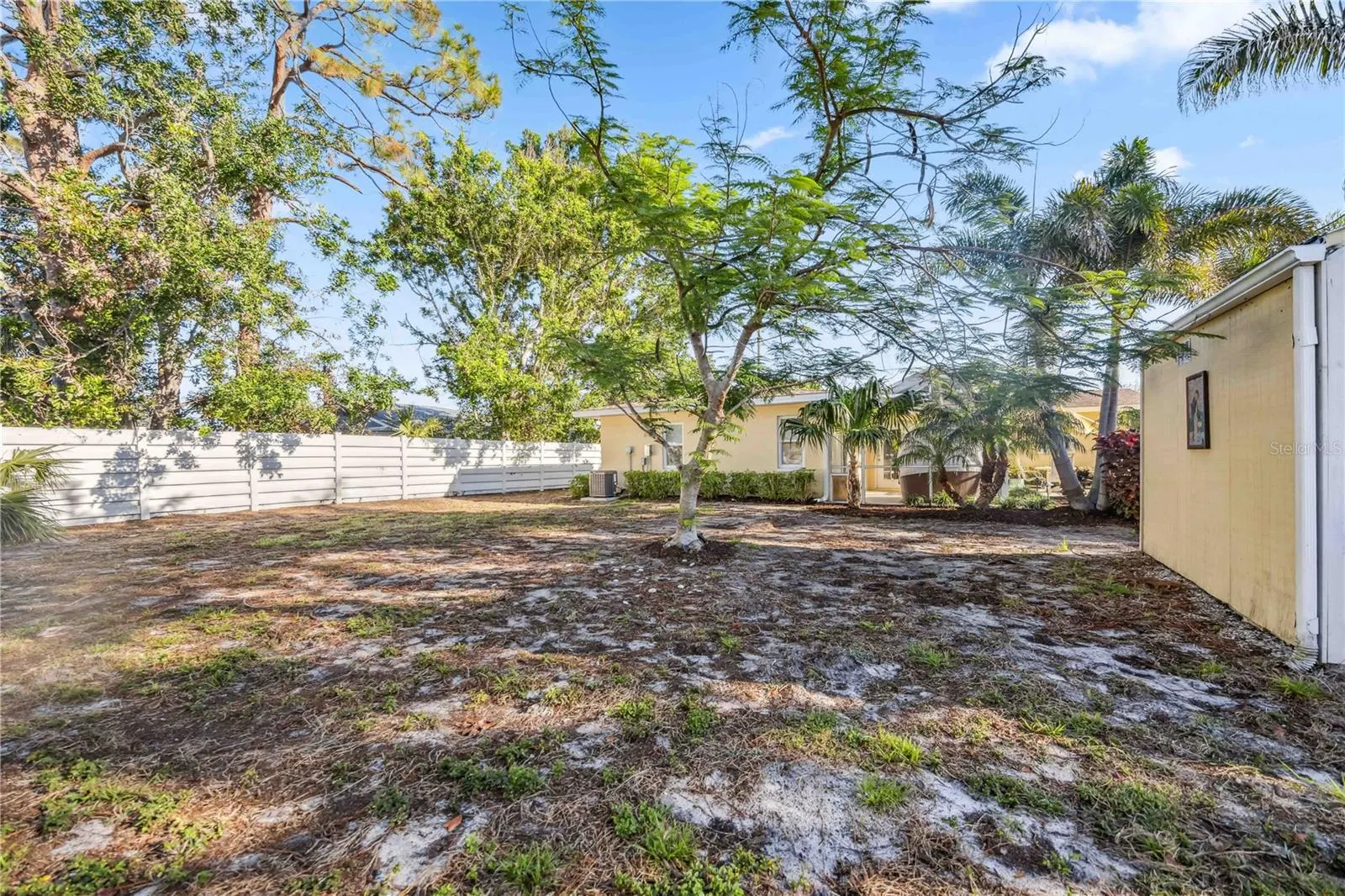 742 GOLF DR
