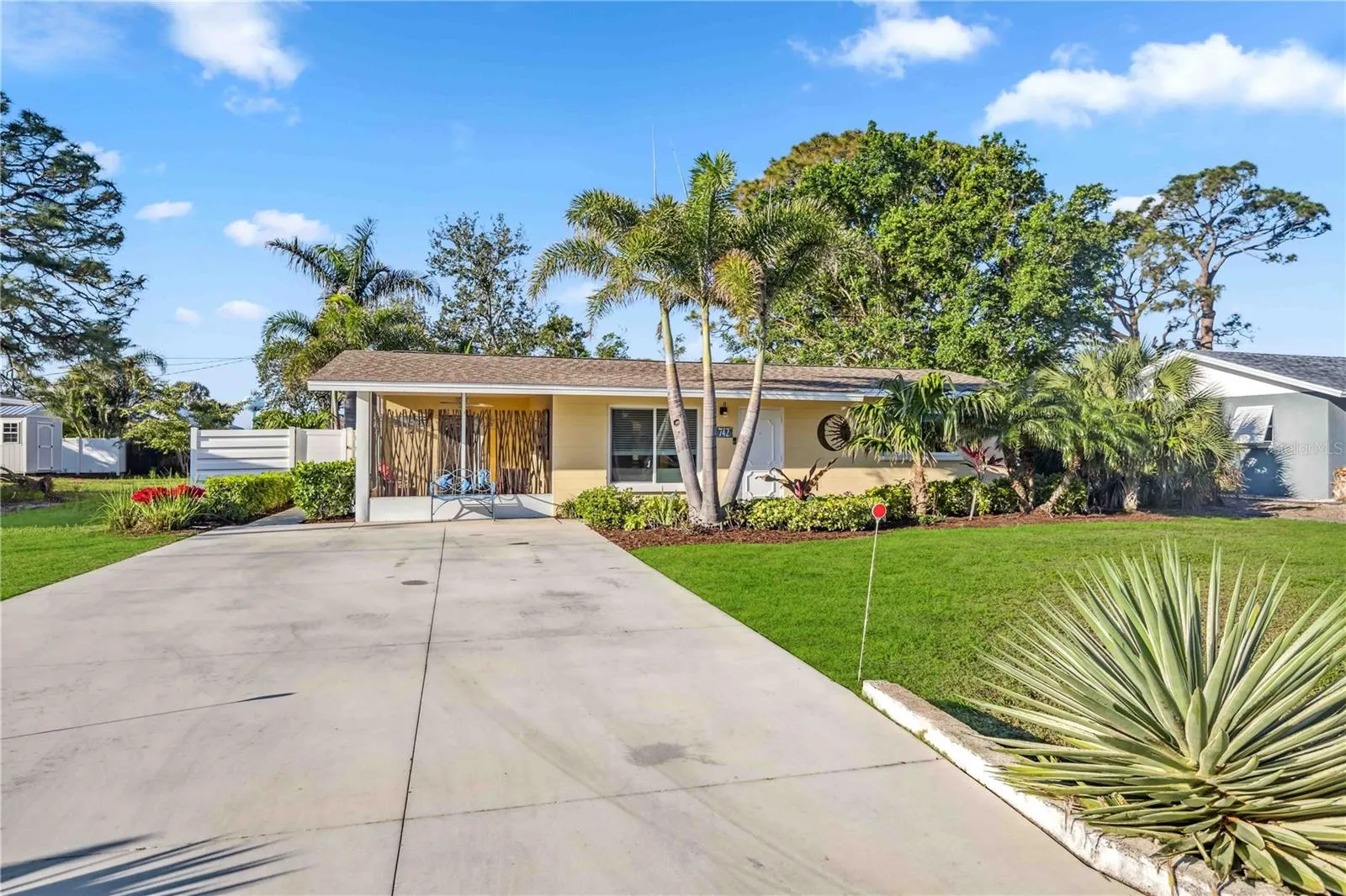 742 GOLF DR