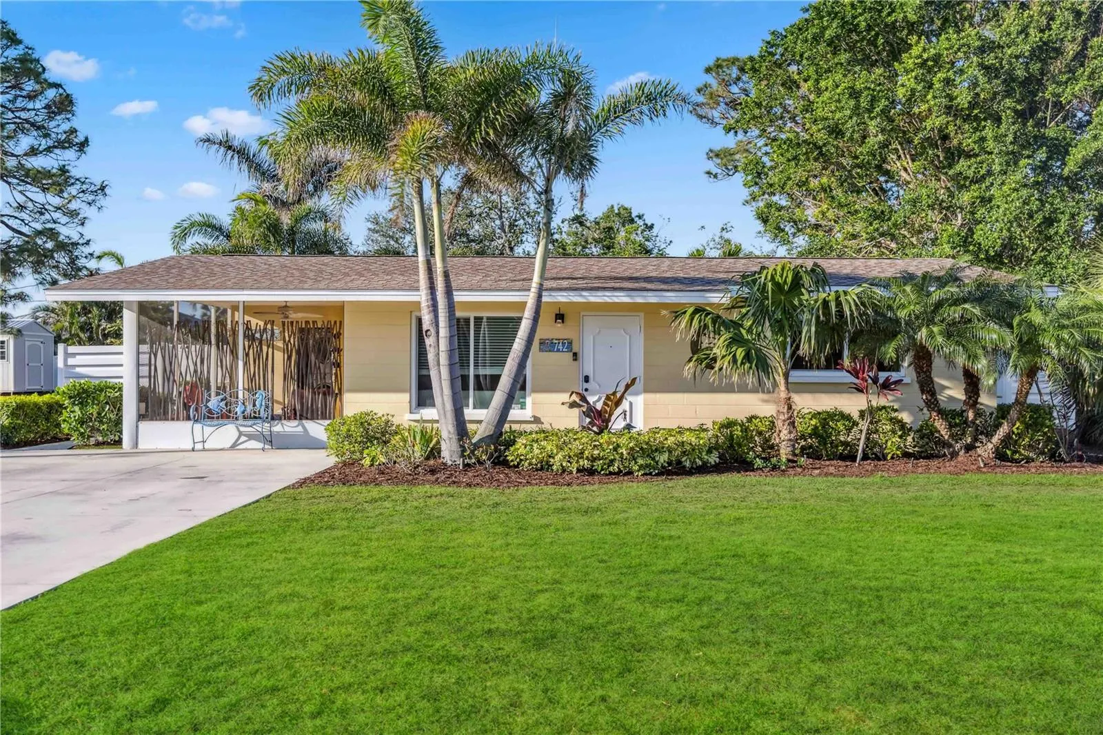 742 GOLF DR