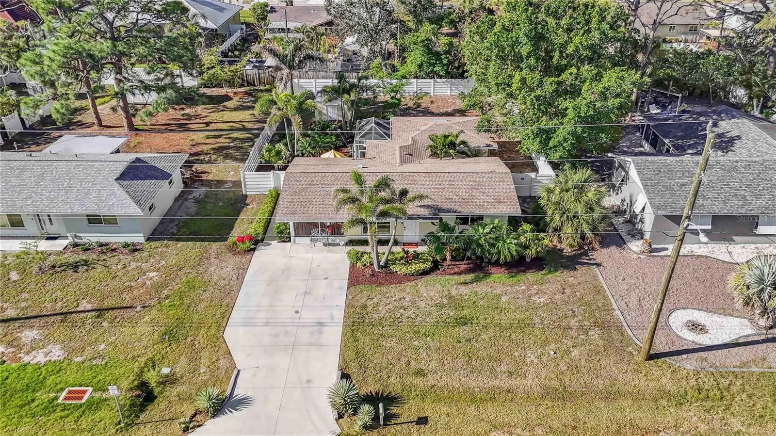 742 GOLF DR