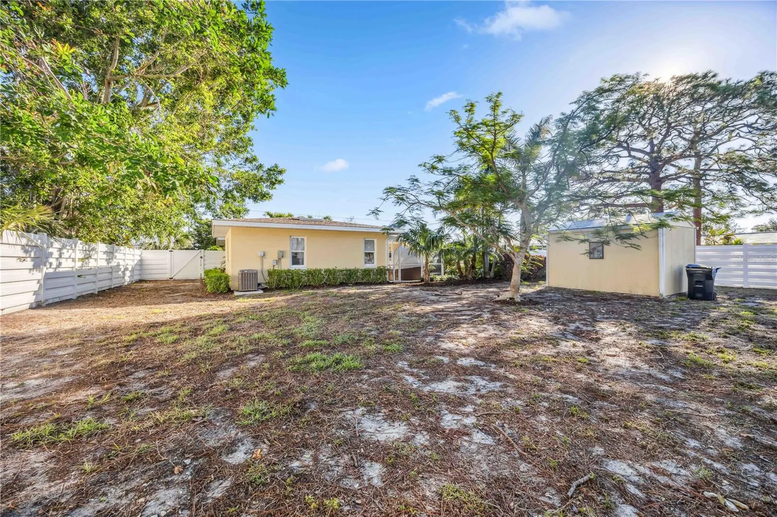 742 GOLF DR