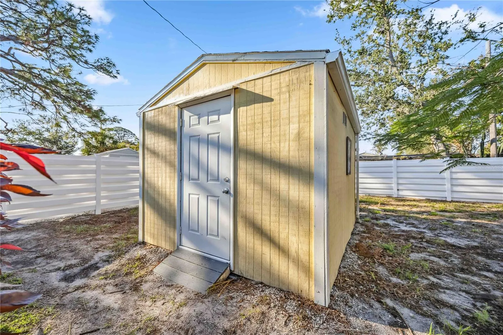 742 GOLF DR