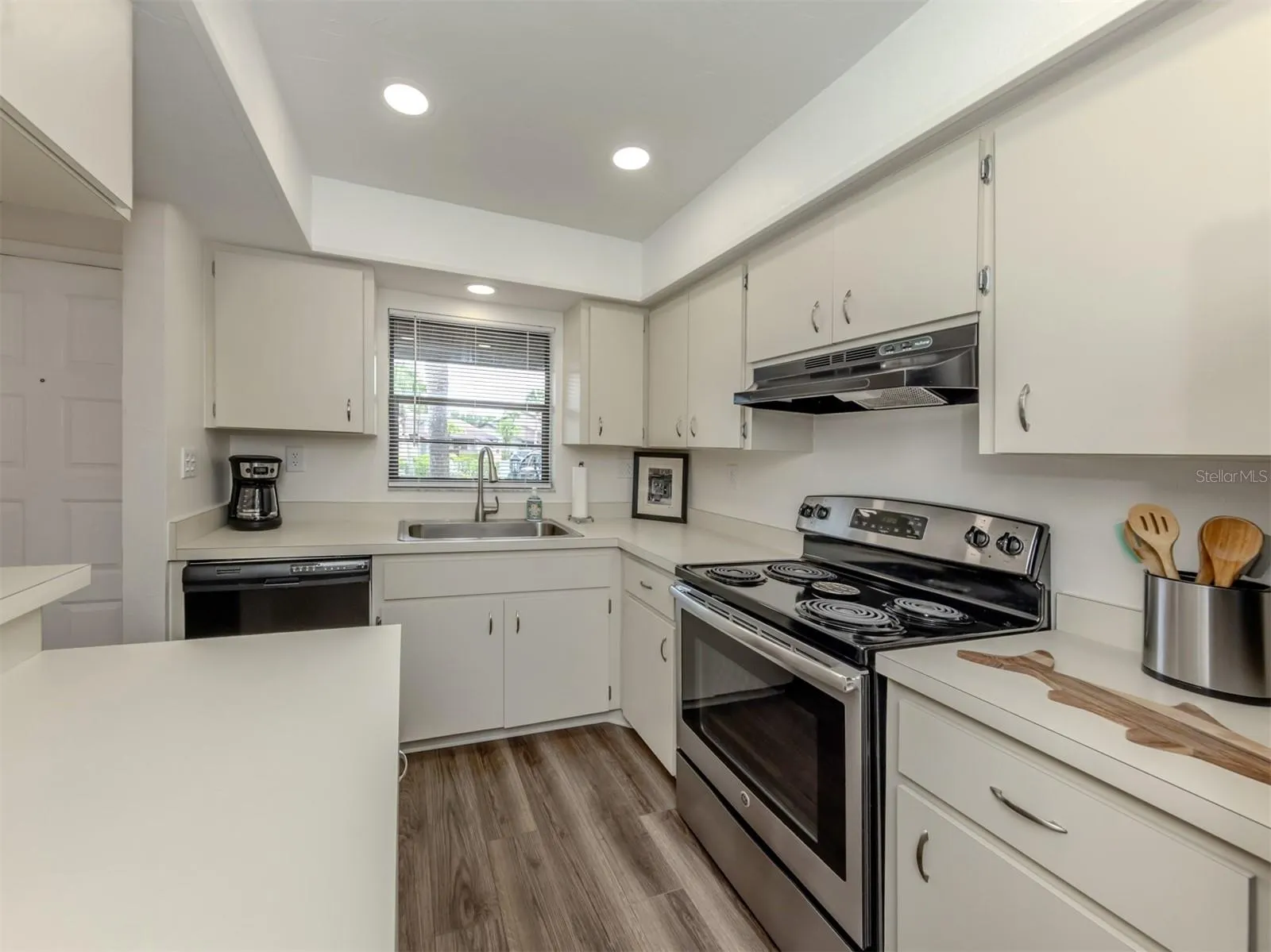 929 CAPRI ISLES BLVD #27, #27