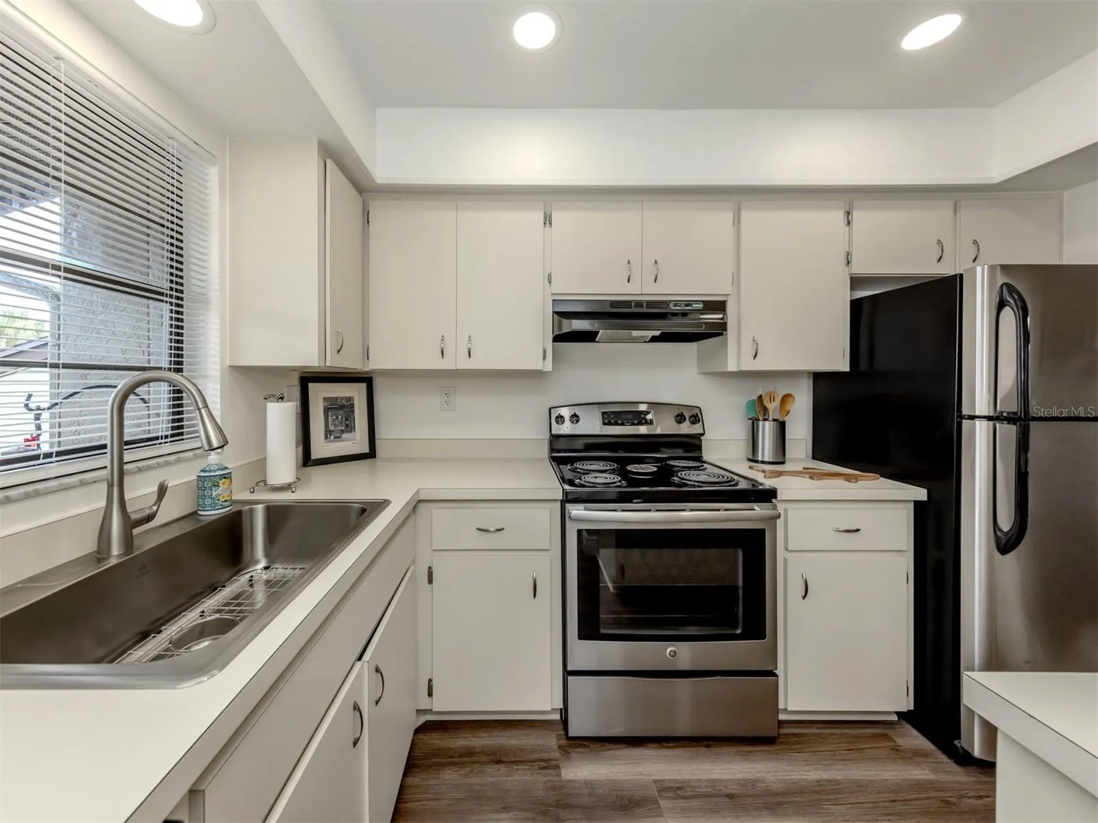 929 CAPRI ISLES BLVD #27, #27