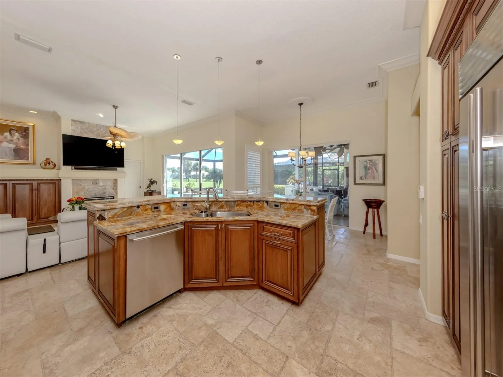 394 AUTUMN CHASE DR