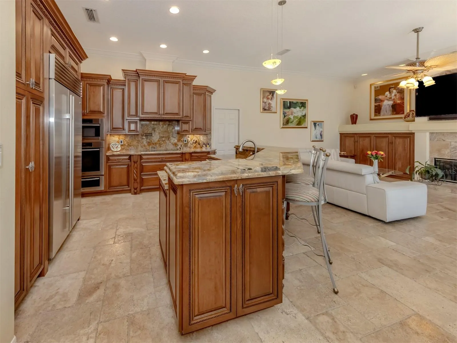 394 AUTUMN CHASE DR