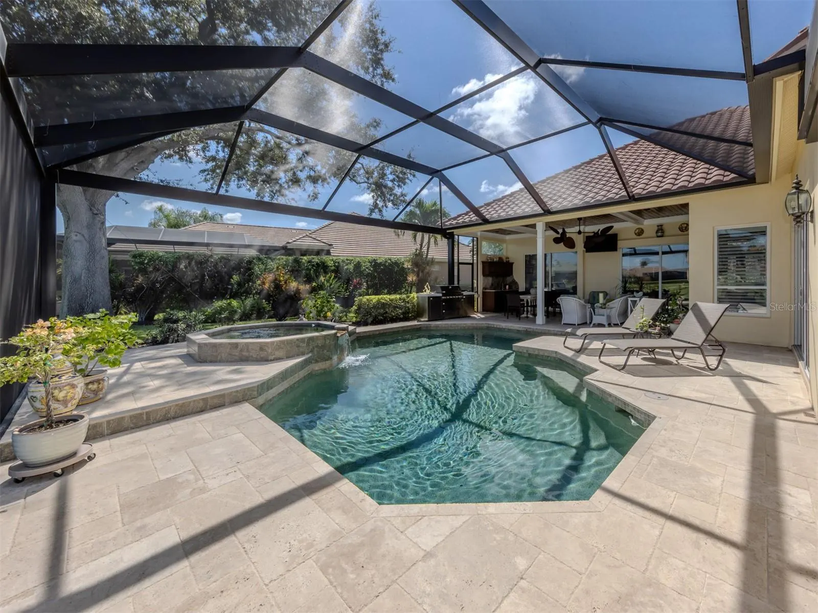 394 AUTUMN CHASE DR