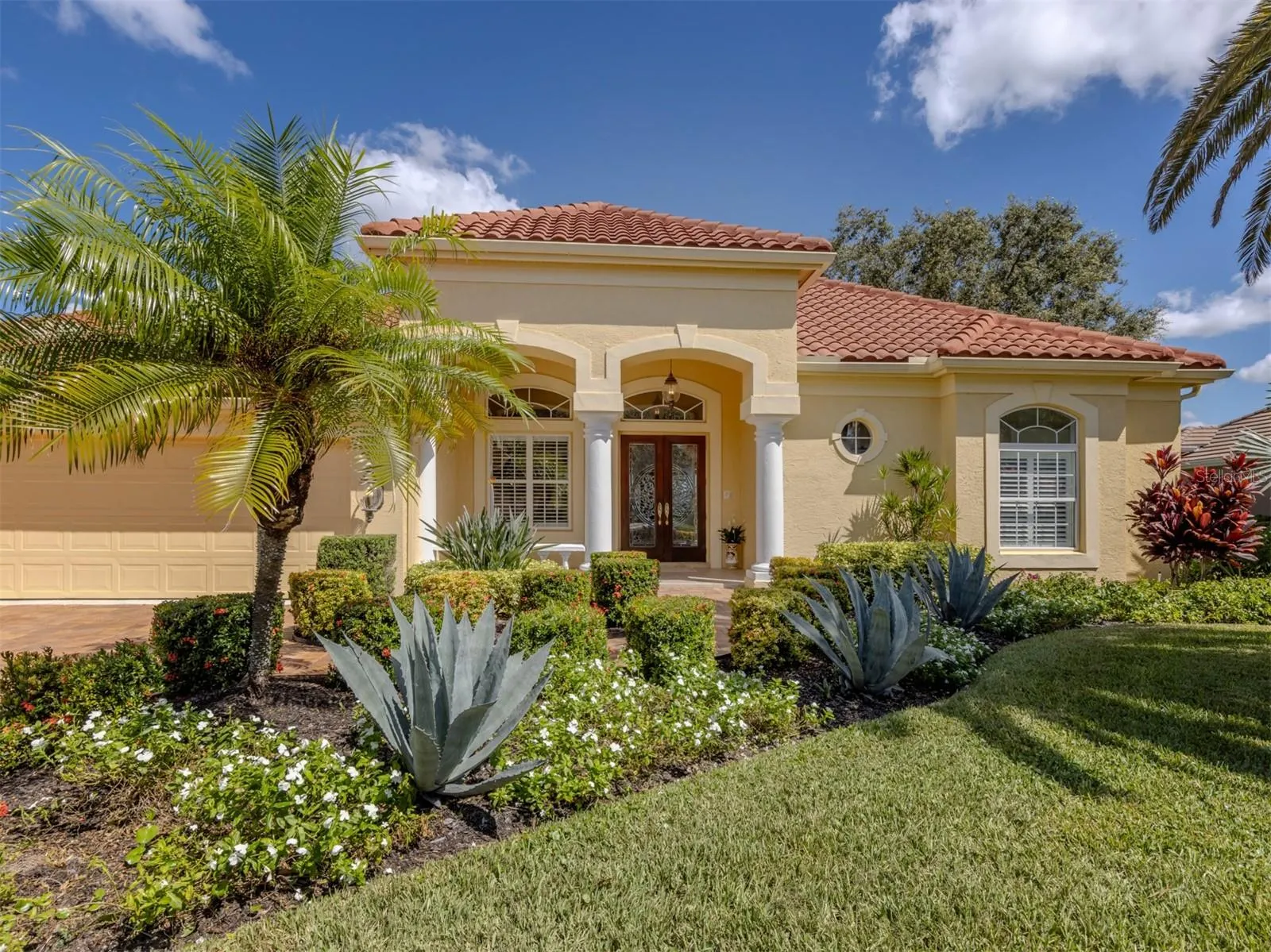 394 AUTUMN CHASE DR