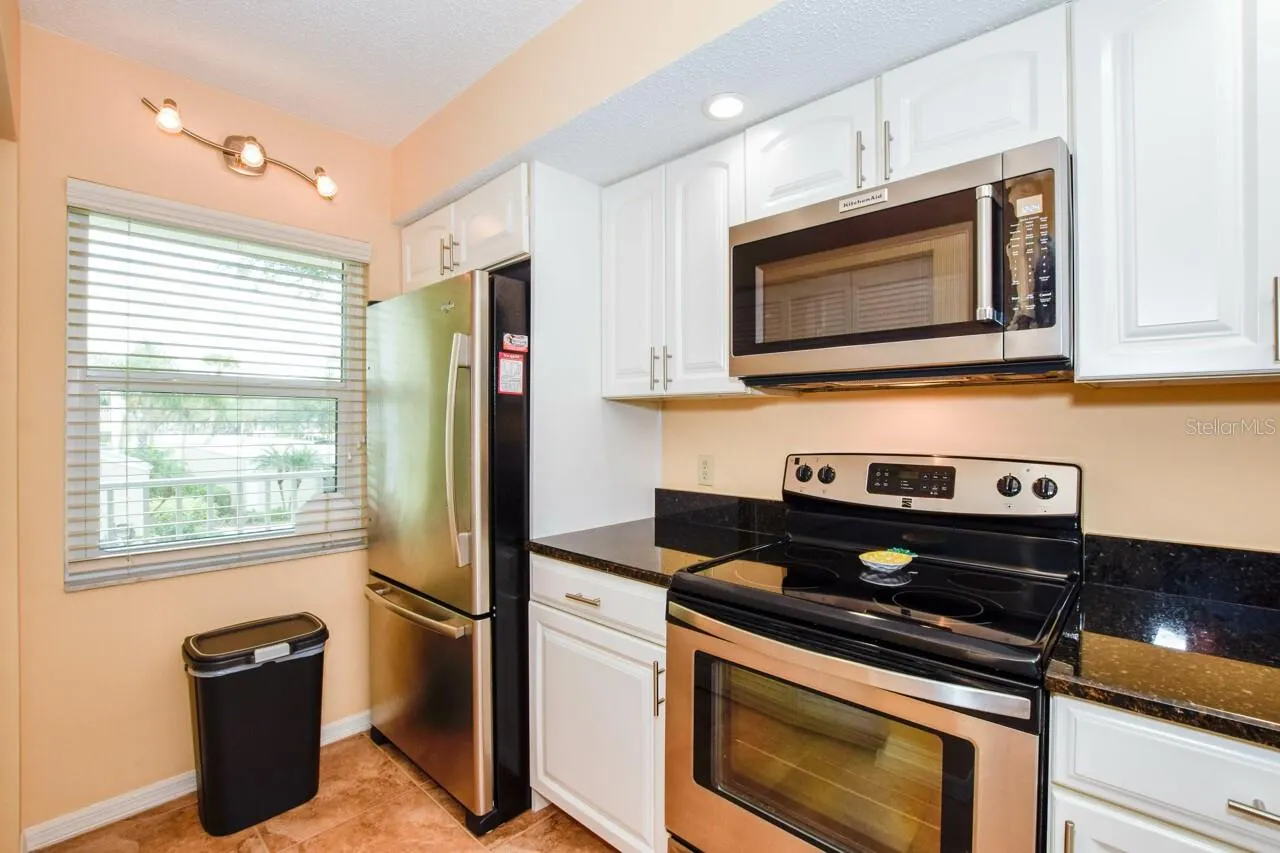 433 CERROMAR LN #438, #438