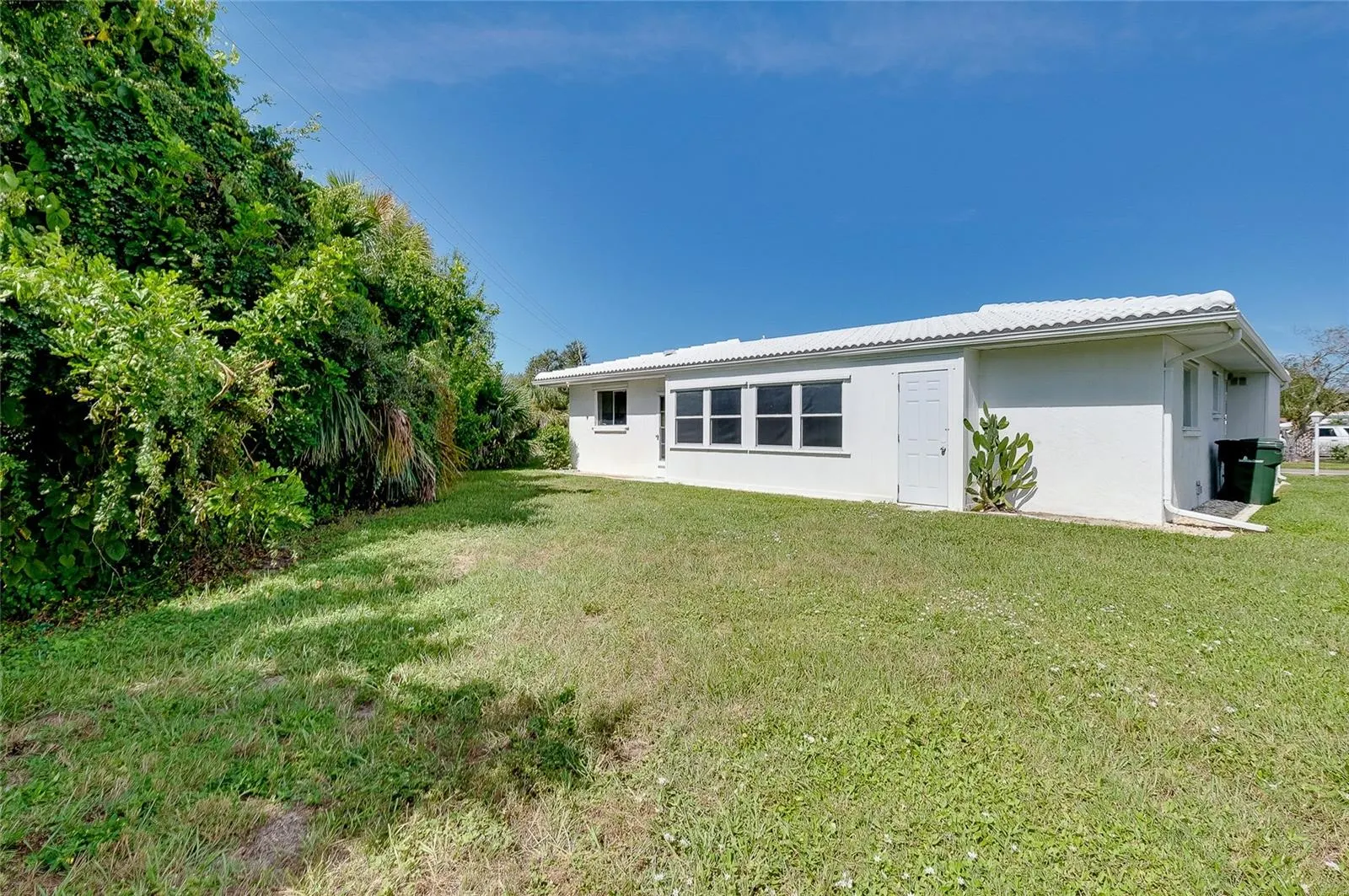 370 CIRCLEWOOD DR #E1-4, #E1-4