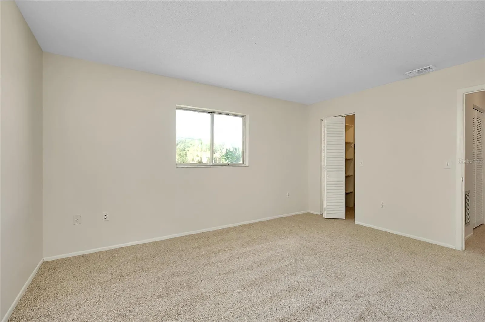 370 CIRCLEWOOD DR #E1-4, #E1-4