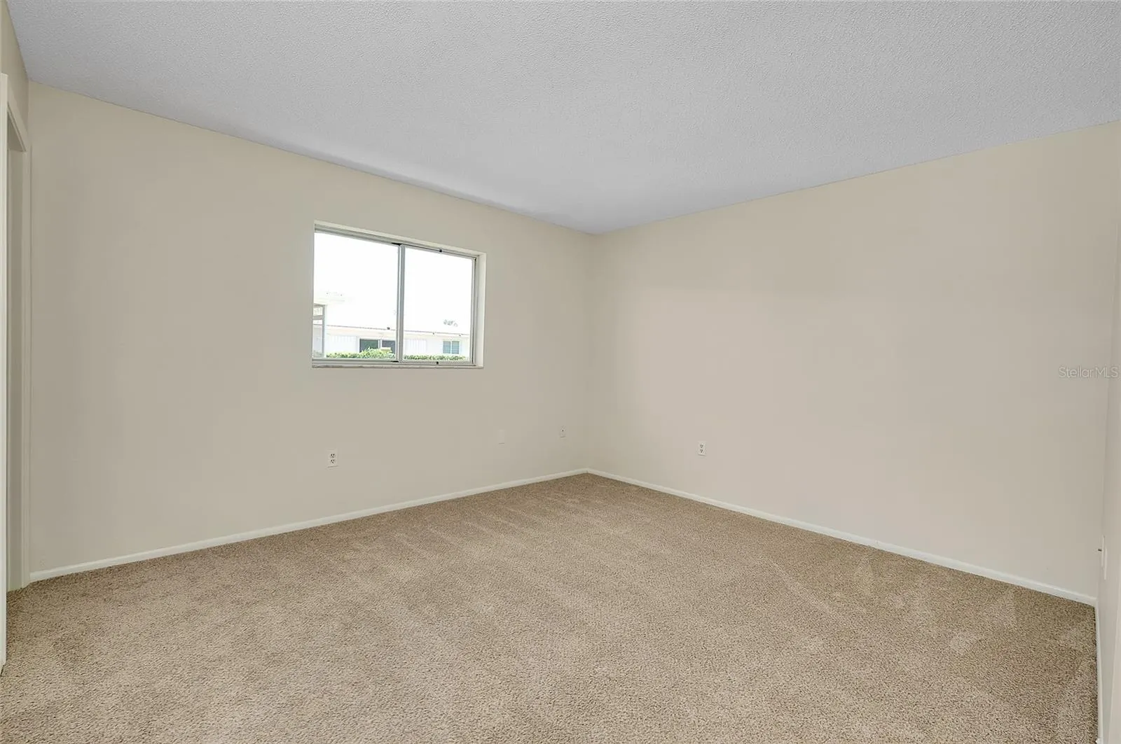 370 CIRCLEWOOD DR #E1-4, #E1-4